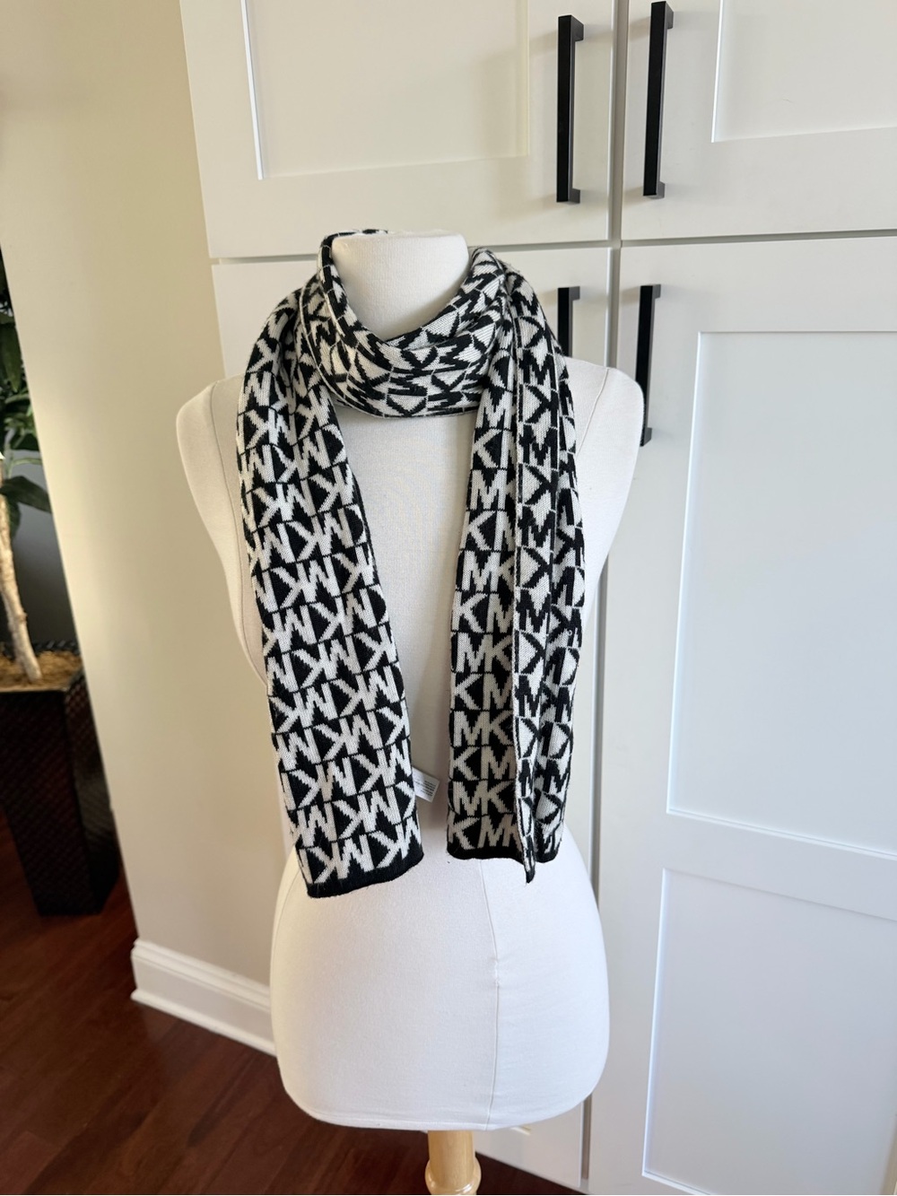 Michael Kors Black & White Logo Knit Scarf